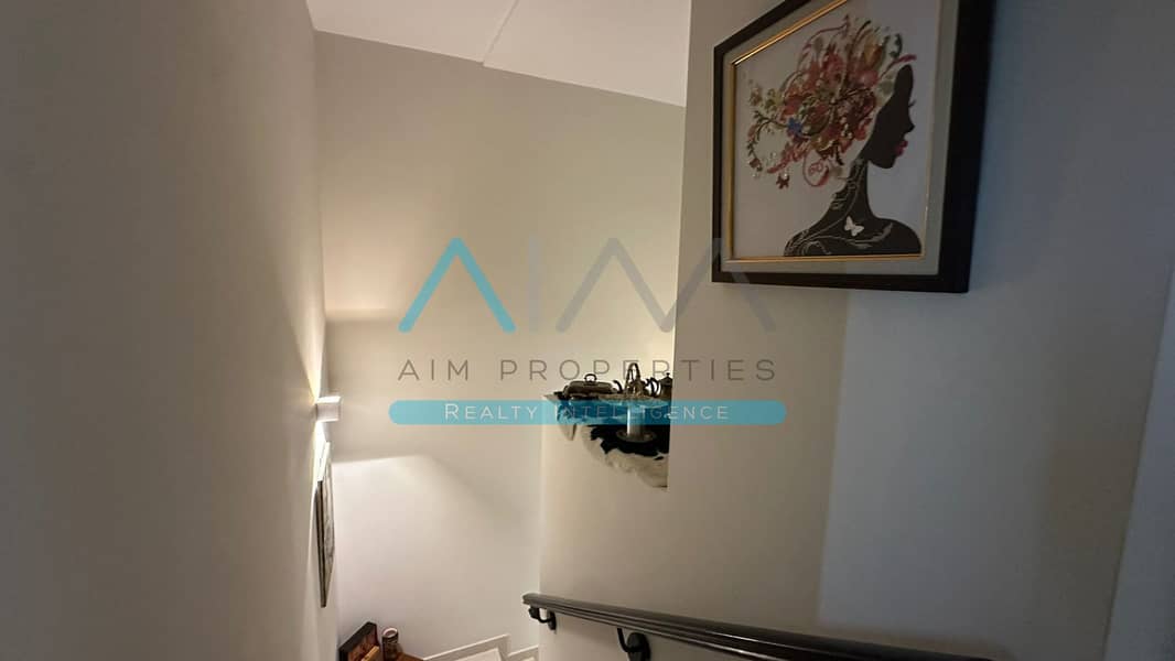 **Exquisite 3-Bedroom Luxury Villa , Terrace & Grand Garden**