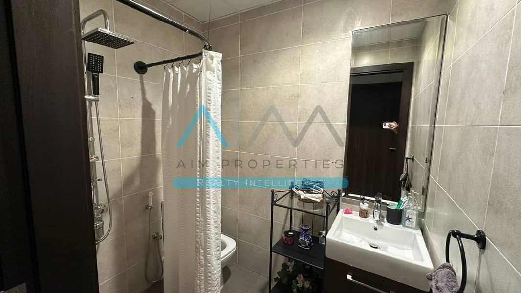 **Exquisite 3-Bedroom Luxury Villa , Terrace & Grand Garden**