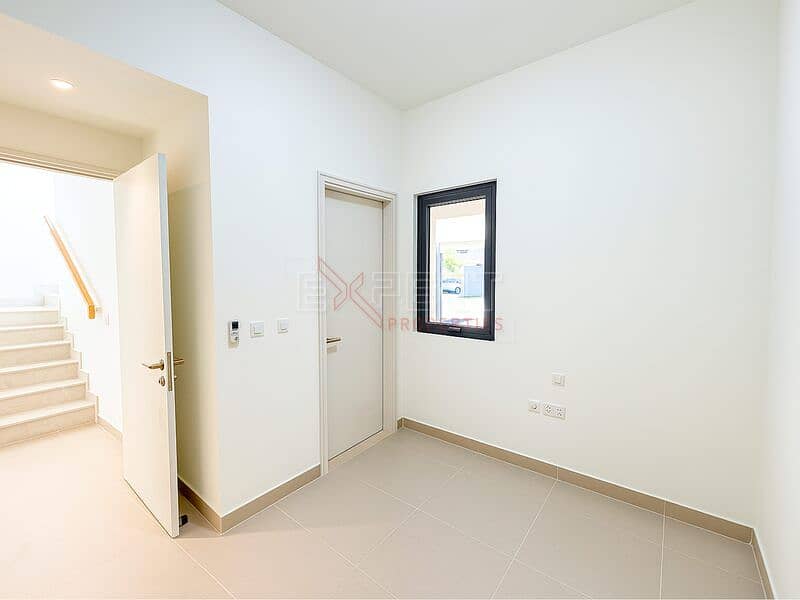 Spacious 4-Bed Villa | Ideal Family Home |Flexible Cheque Options - Image 7