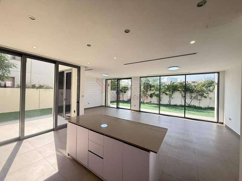 Spacious 4-Bedroom Villa | Well-Maintained | Community View