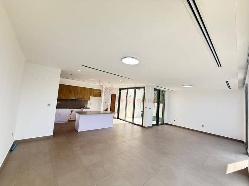 Spacious 4-Bedroom Villa | Well-Maintained | Community View - Image 6