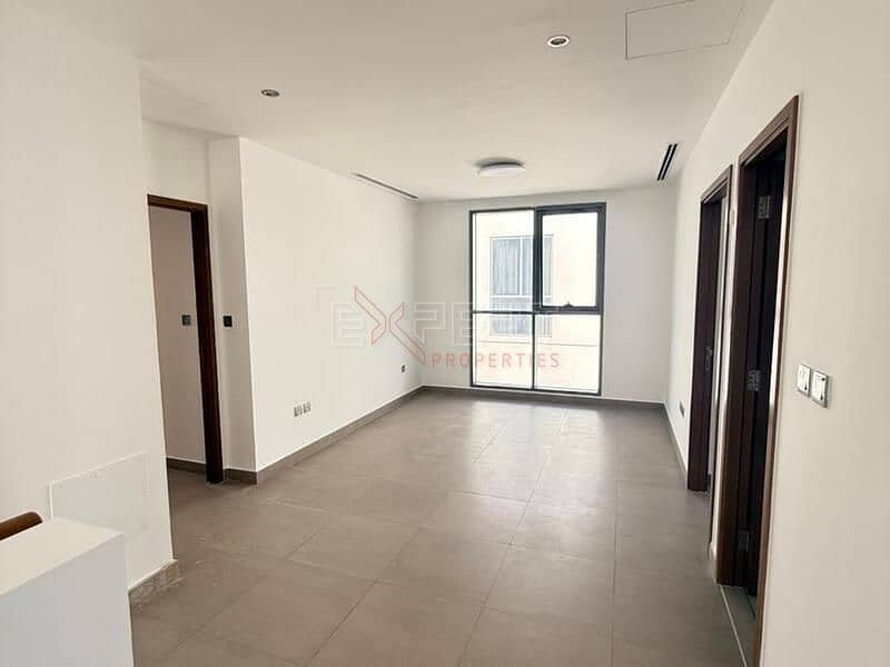 Spacious 4-Bedroom Villa | Well-Maintained | Community View - Image 7