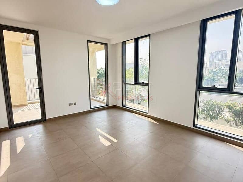 Spacious 4-Bedroom Villa | Well-Maintained | Community View - Image 8