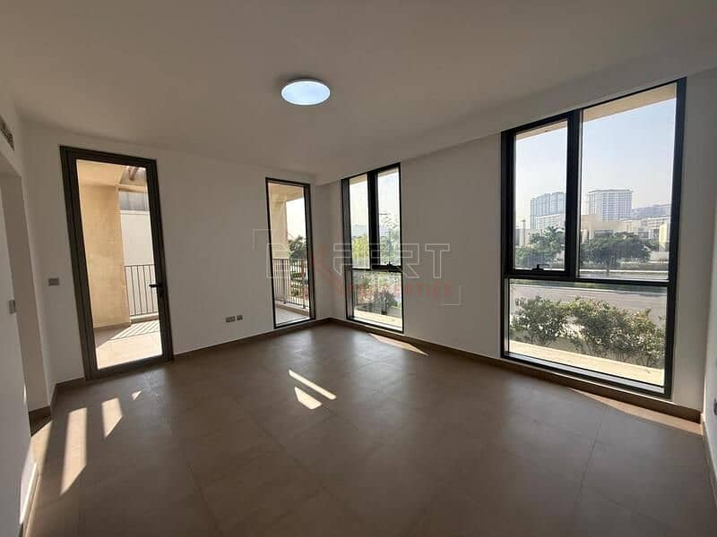 Spacious 4-Bedroom Villa | Well-Maintained | Community View - Image 11