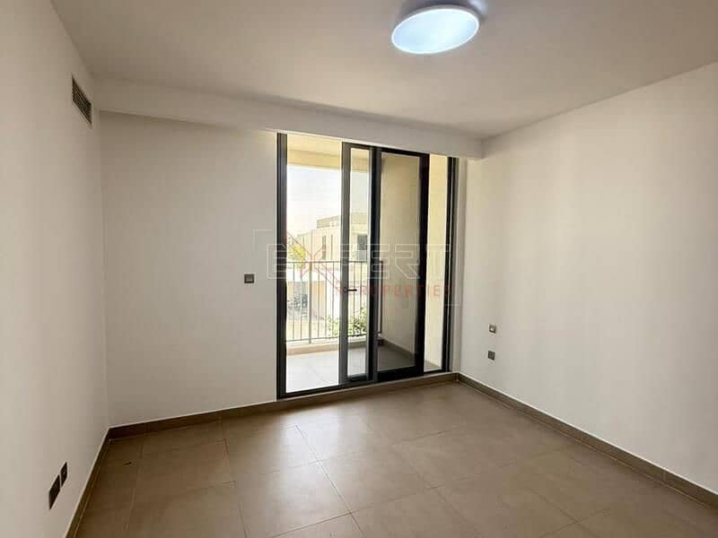 Spacious 4-Bedroom Villa | Well-Maintained | Community View - Image 12