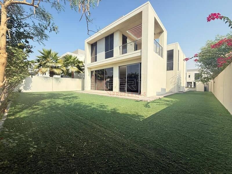 Spacious 4-Bedroom Villa | Well-Maintained | Community View - Image 13