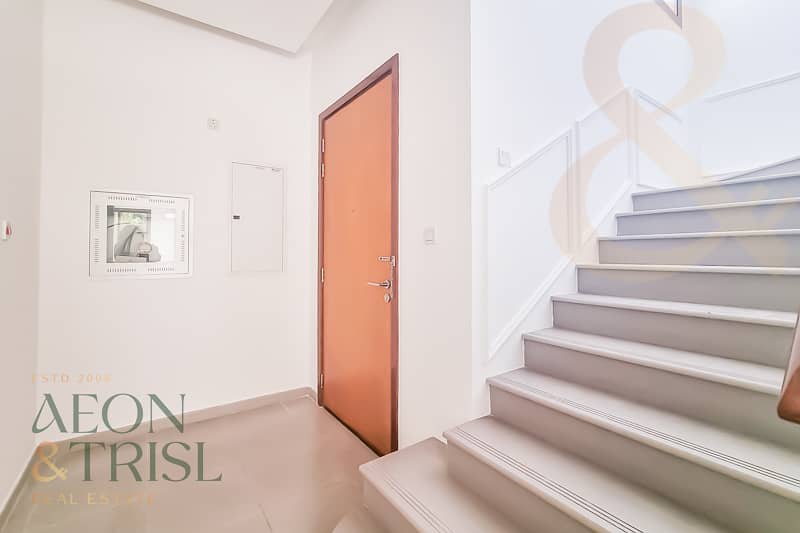 Single row | Full Corner | Opp Central park - Image 7