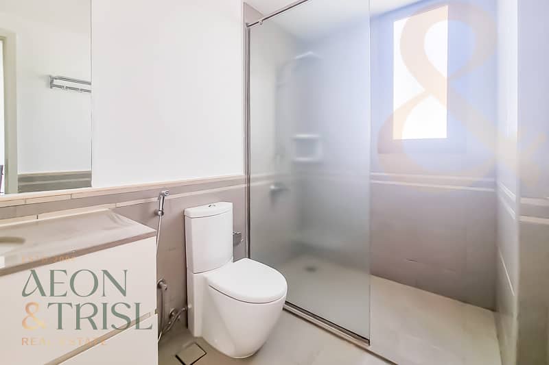 Single row | Full Corner | Opp Central park - Image 13