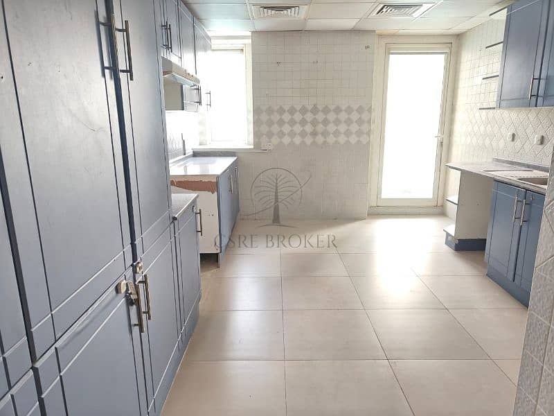 Spacious | Near Metro|Ready to Move In - Image 11