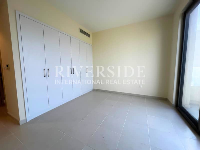 Corner Unit | Vacant | Near Amenities