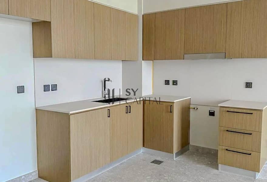 Contemporary Living | Community View | Unfurnished - Image 9