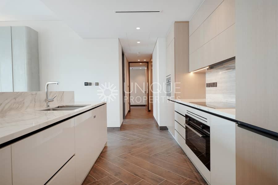 High-End Quality | Burj Khalifa View | Brand New - Image 10