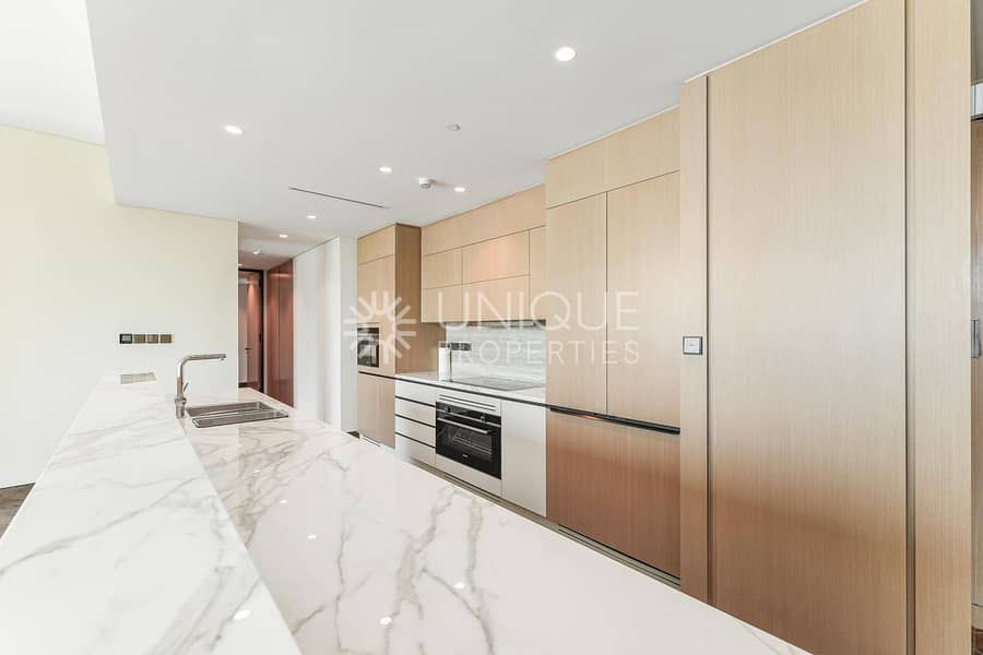 High-End Quality | Burj Khalifa View | Brand New - Image 11