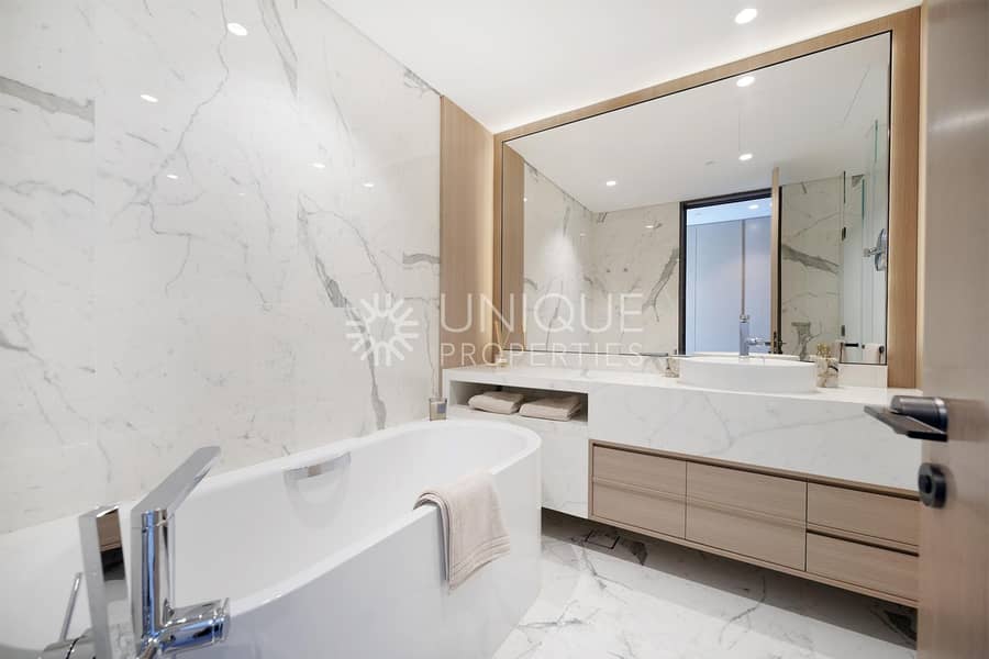 High-End Quality | Burj Khalifa View | Brand New - Image 18