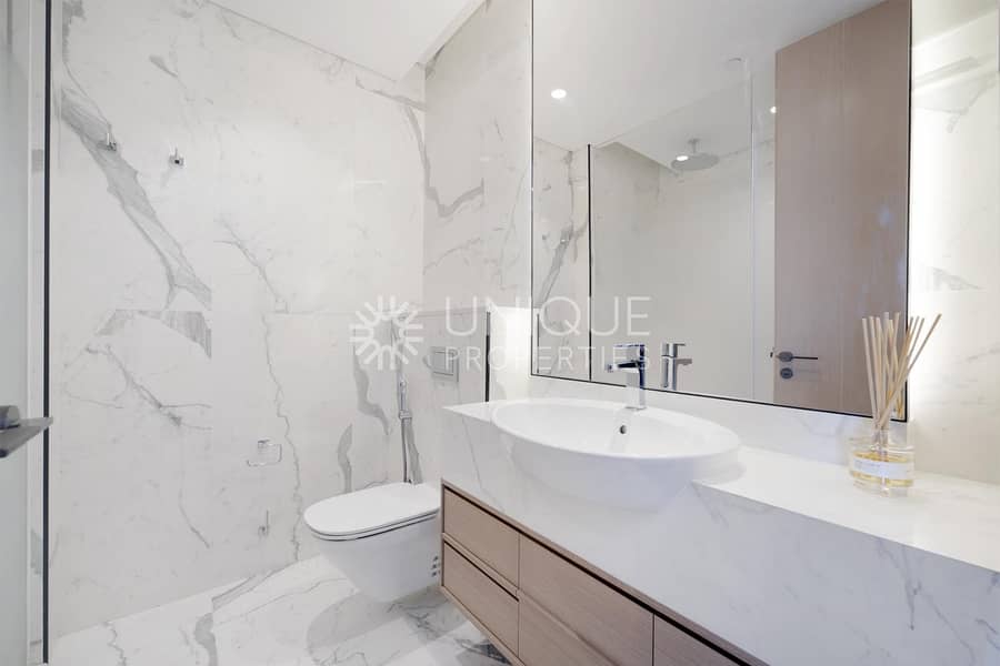 High-End Quality | Burj Khalifa View | Brand New - Image 20