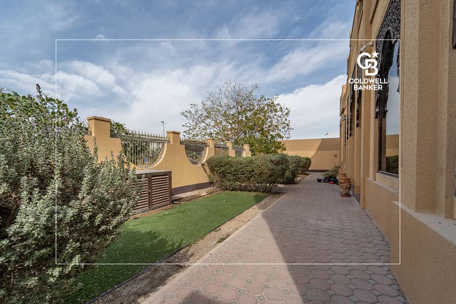 Huge layout | Vacant | Bungalow