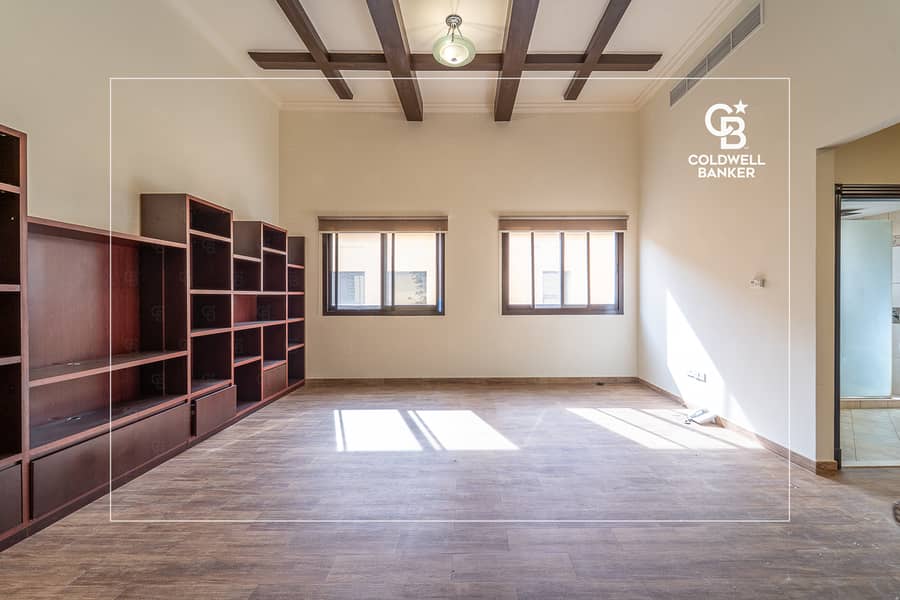 Huge layout | Vacant | Bungalow - Image 7