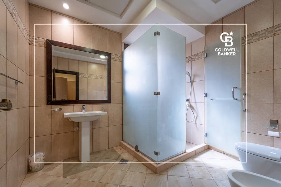 Huge layout | Vacant | Bungalow - Image 10