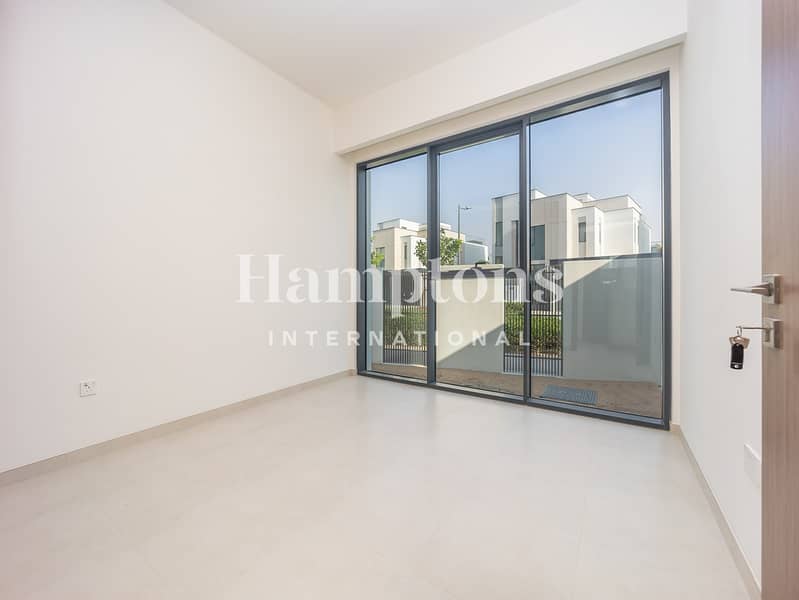 Brand New | Modern Layout | Single Row - Image 14