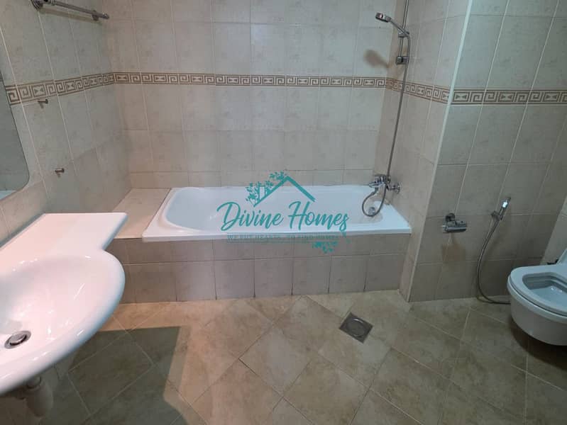 2 PARKINGS | Marina View | Huge Size | Spacious - Image 12