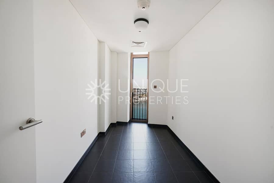 Lavish Apartment | Premium | Unfurnished | Vacant - Image 6