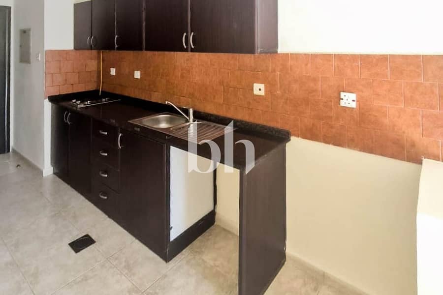 Ready to move | Pool View | Near Circle Mall - Image 9