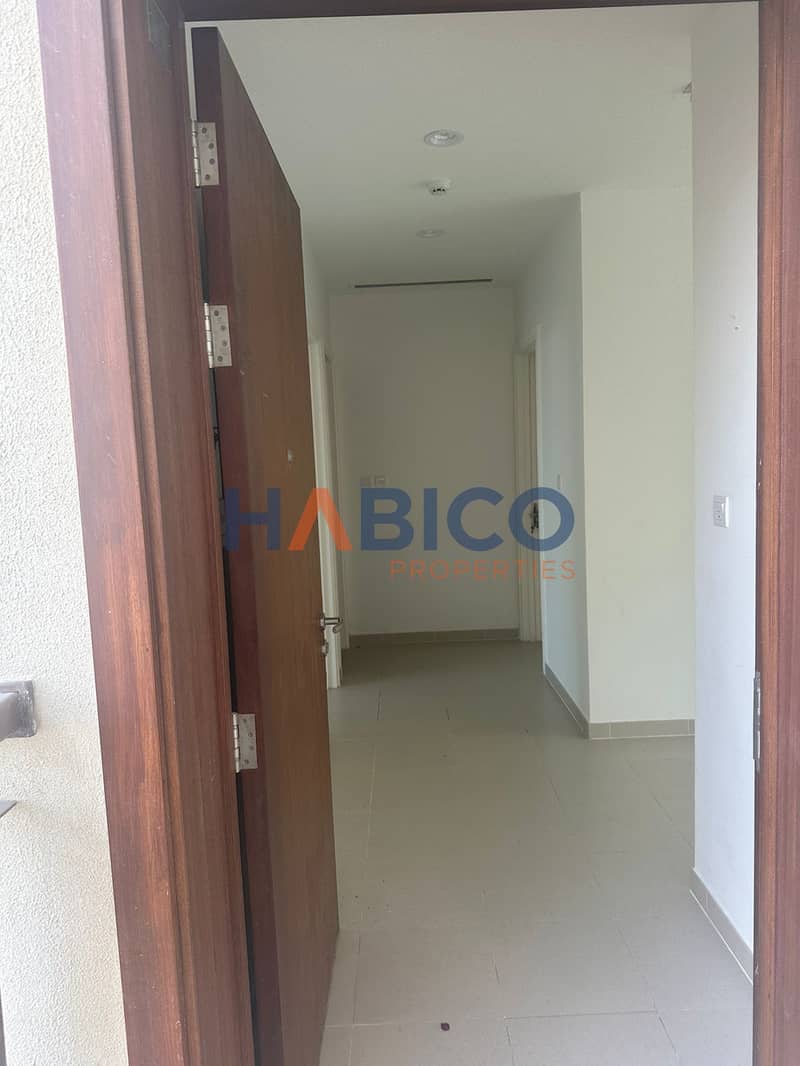 Infront of pool and park | Vacant | Spacious Layout - Image 7