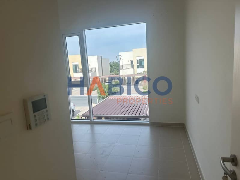 Infront of pool and park | Vacant | Spacious Layout - Image 10