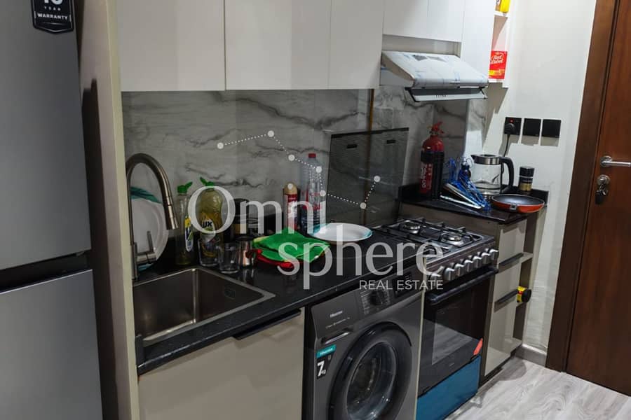 HUGE STUDIO-FURNISHED-AMAZING VIEW-PRIME LOCATION - Image 6