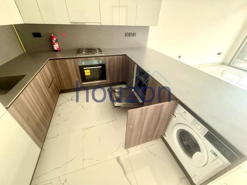 Spacious+Bright 1BR | Burj Khalifa View | Vacant - Image 6