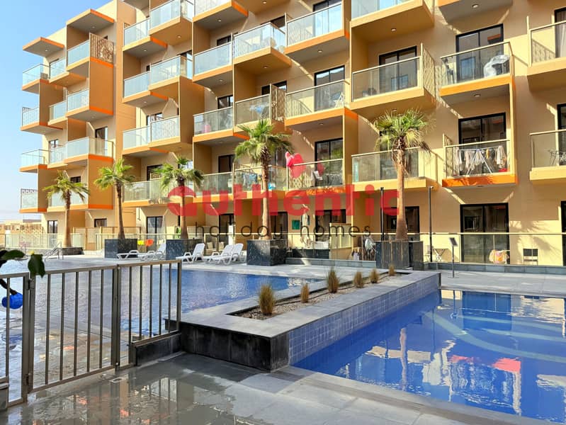 Pool View | Elegant High-End Apartment - Image 18