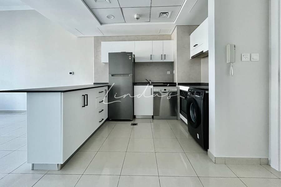 Marina View | Upgraded | Vacant end of Jan