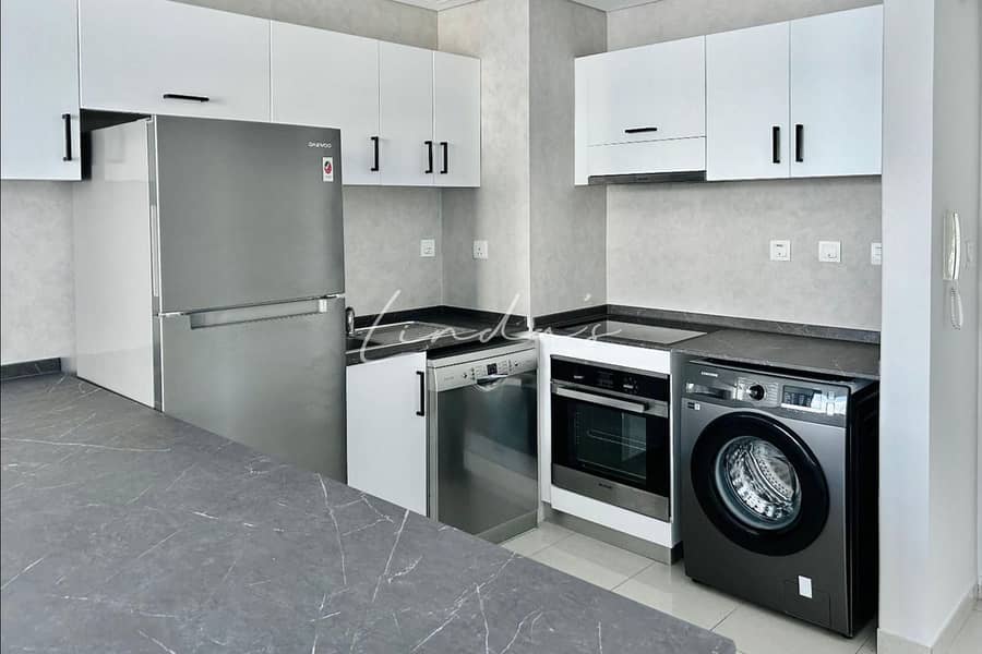 Marina View | Upgraded | Vacant end of Jan