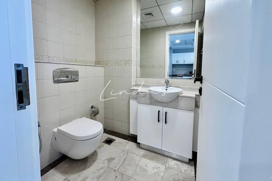 Marina View | Upgraded | Vacant end of Jan - Image 8