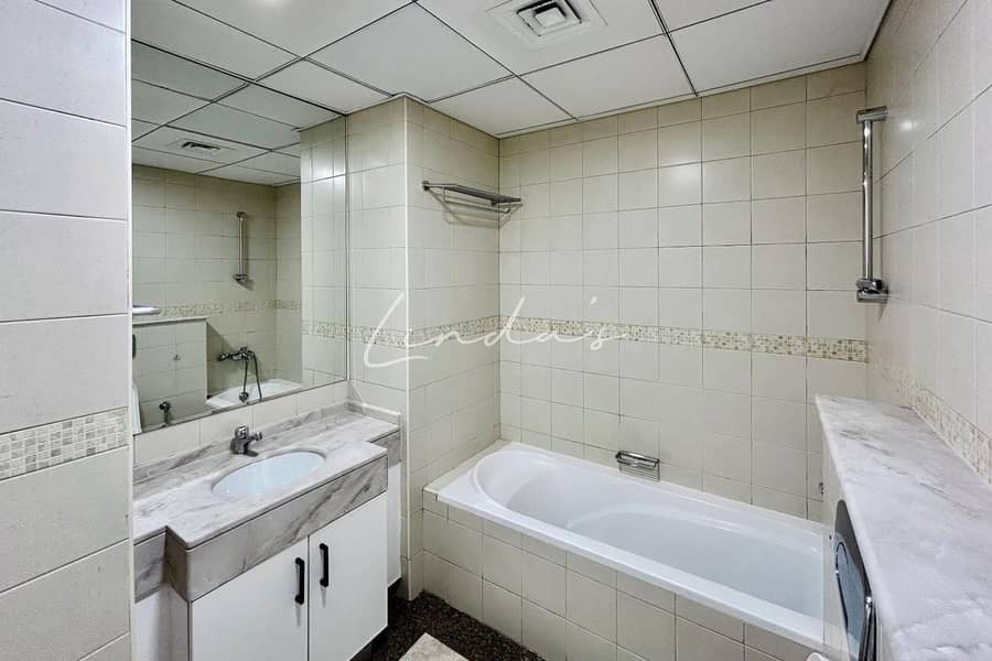 Marina View | Upgraded | Vacant end of Jan - Image 9