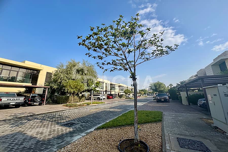 Exclusive Spacious 3Bed + Maids | Prime Location