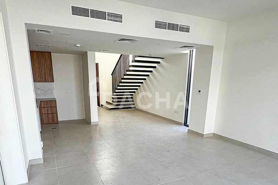 Corner | Large Plot | Vacant | Unfurnished