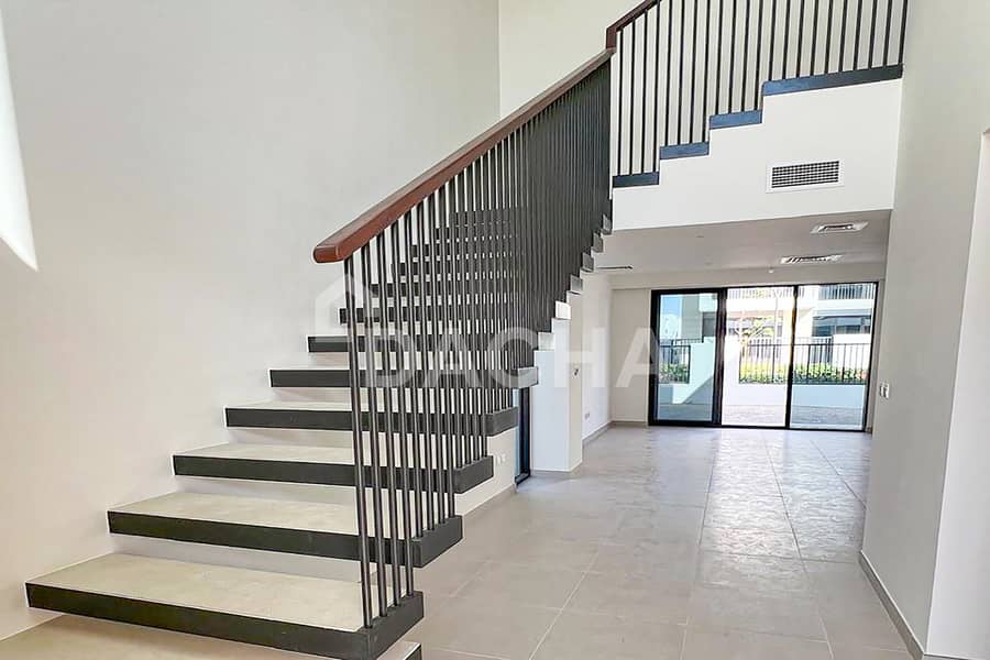 Corner | Large Plot | Vacant | Unfurnished - Image 8