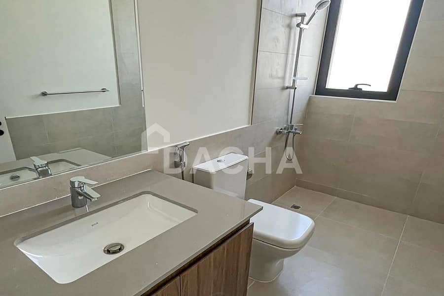 Corner | Large Plot | Vacant | Unfurnished - Image 12