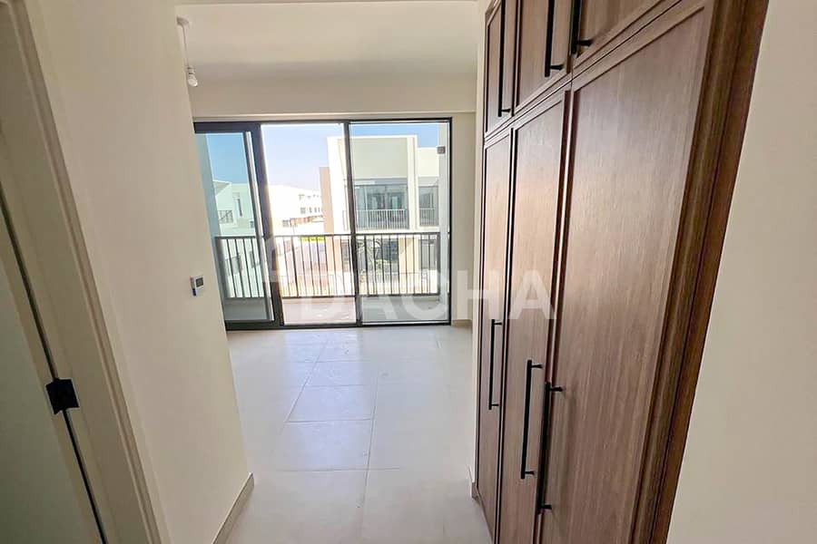 Corner | Large Plot | Vacant | Unfurnished - Image 13