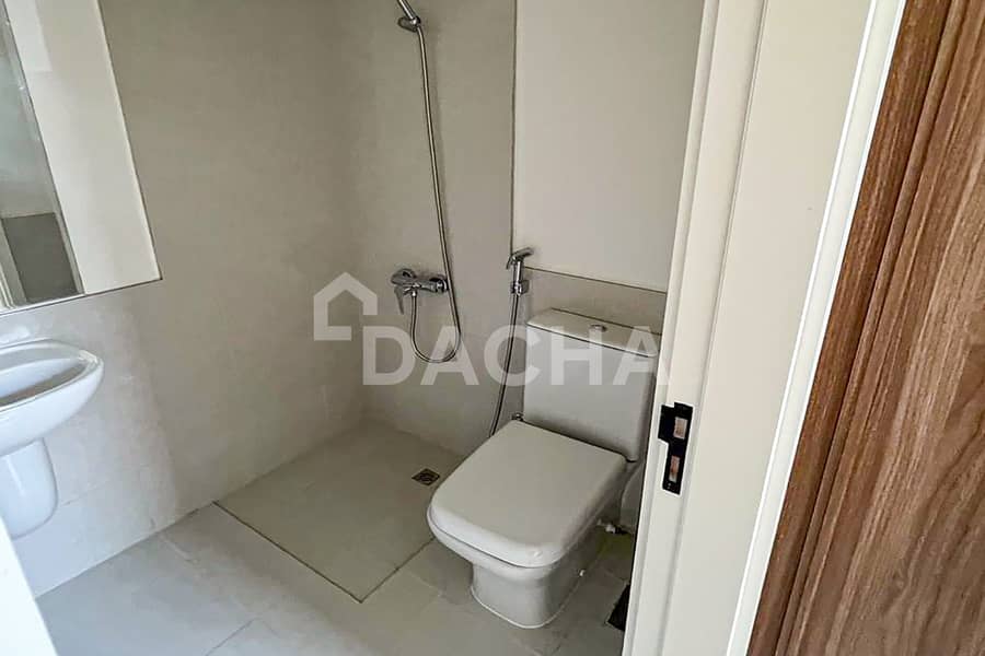 Corner | Large Plot | Vacant | Unfurnished - Image 15