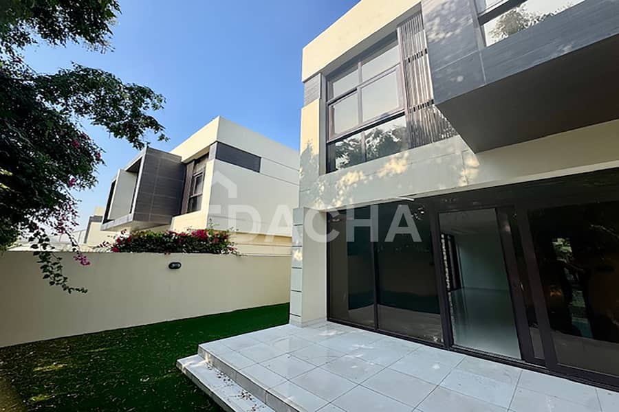 Exclusive Spacious 3Bed + Maids | Prime Location