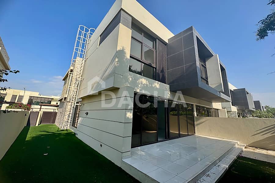 Exclusive Spacious 3Bed + Maids | Prime Location