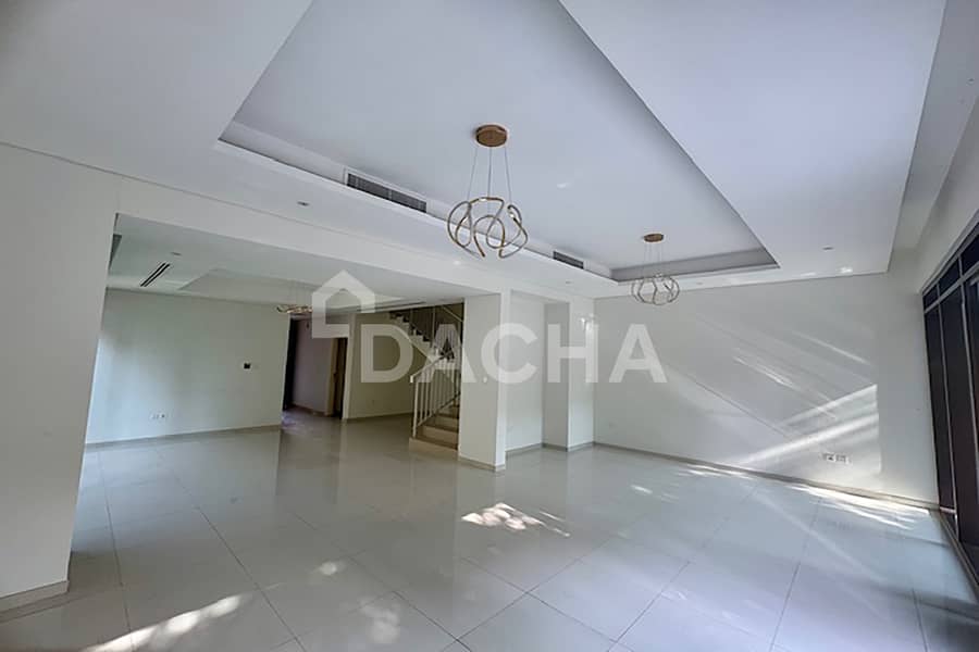 Exclusive Spacious 3Bed + Maids | Prime Location - Image 8