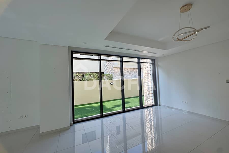 Exclusive Spacious 3Bed + Maids | Prime Location - Image 9