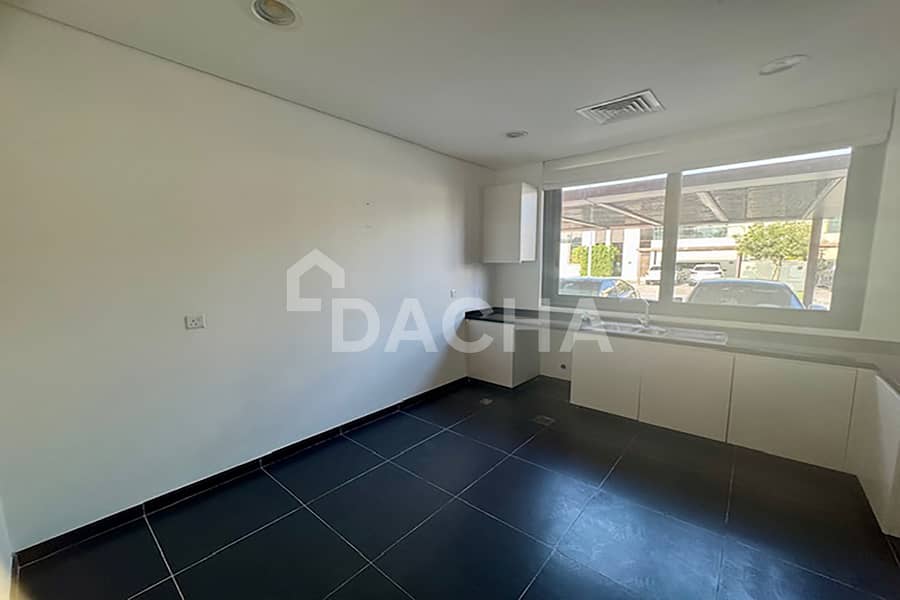 Exclusive Spacious 3Bed + Maids | Prime Location - Image 10