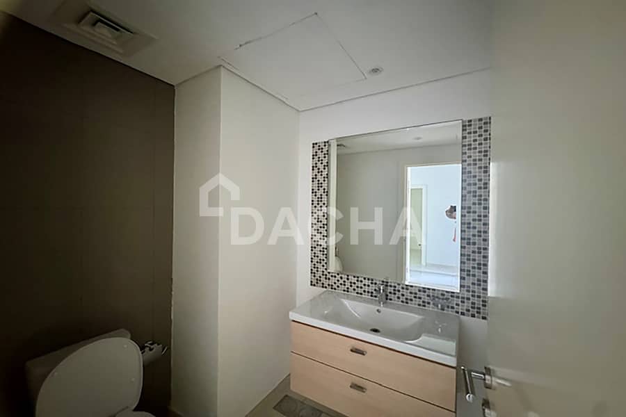 Exclusive Spacious 3Bed + Maids | Prime Location - Image 11