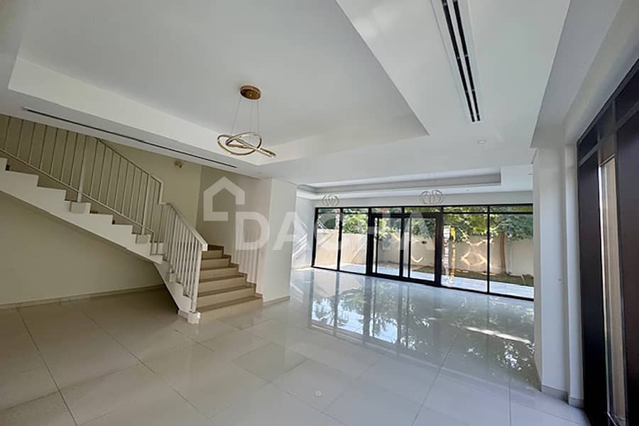Exclusive Spacious 3Bed + Maids | Prime Location - Image 12
