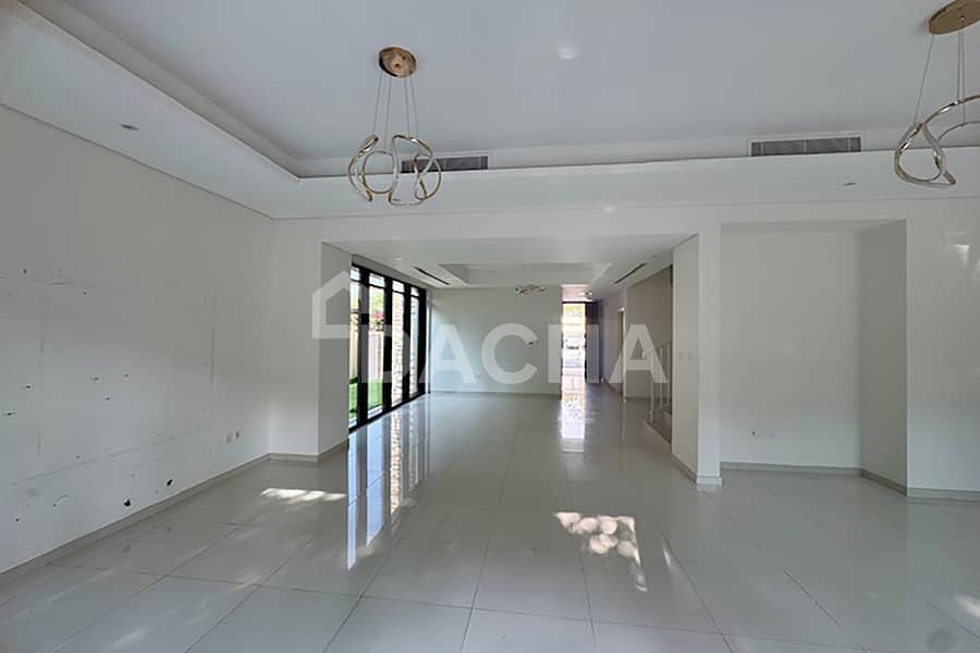 Exclusive Spacious 3Bed + Maids | Prime Location - Image 17