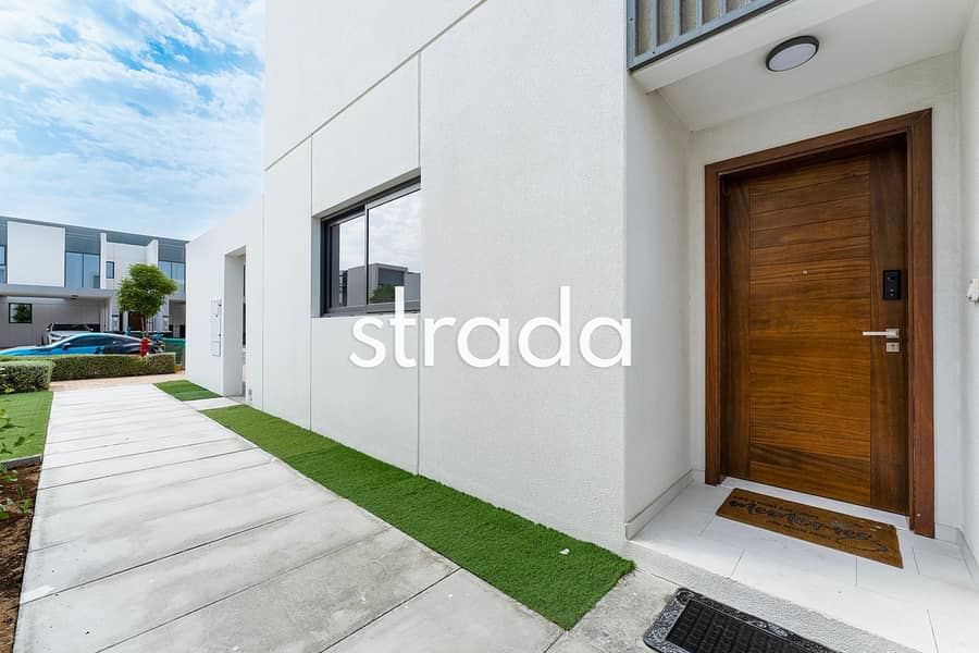 Single Row | Upgraded Garden | Vacant on Transfer